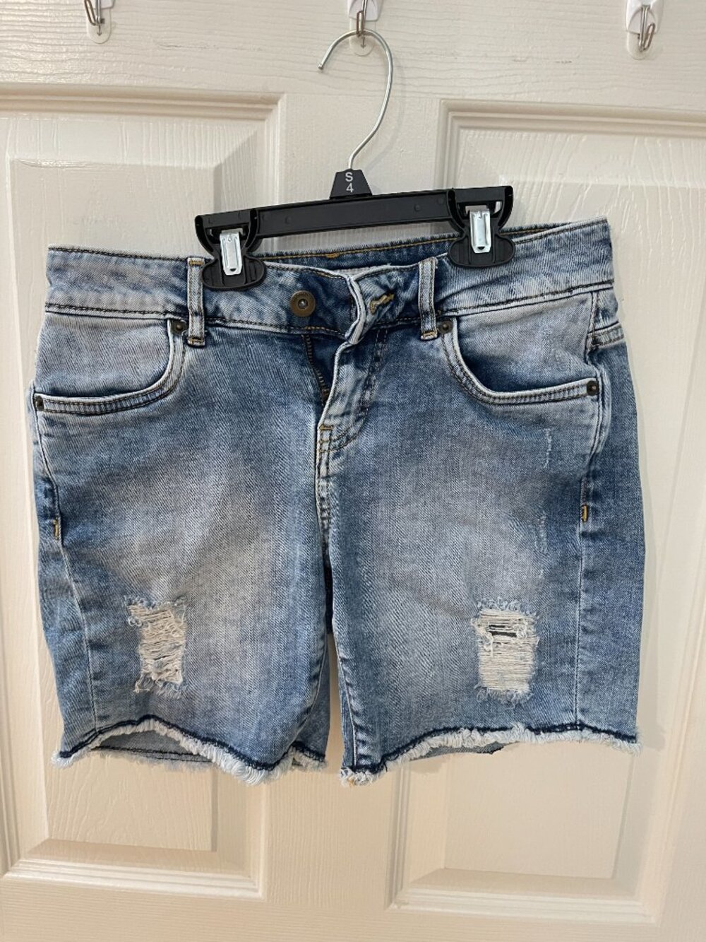 Denim Women's Distressed Raw Hem Bermuda Denim Shorts Size 26 Light Wash